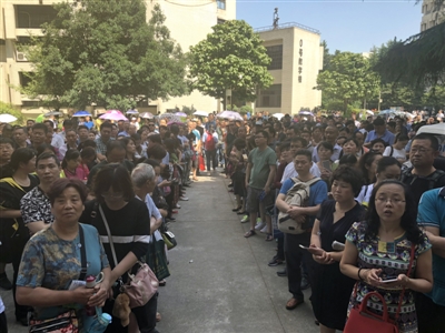 多所高校昨日举行自主招生 多个热点事件入题（图）